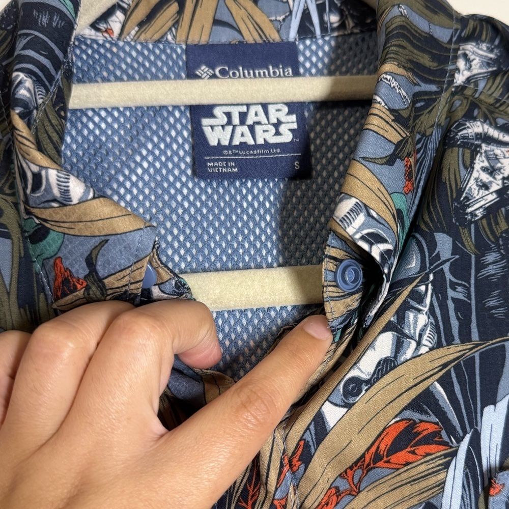 Columbia Women's Star Wars Tropical Print
Sleeveless Blouse - Picture 6 of 9